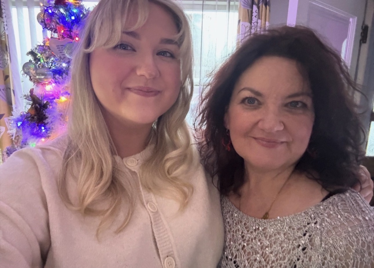 Photo of Patricia and her daughter Aofie standing in front of a Christmas tree looking happy